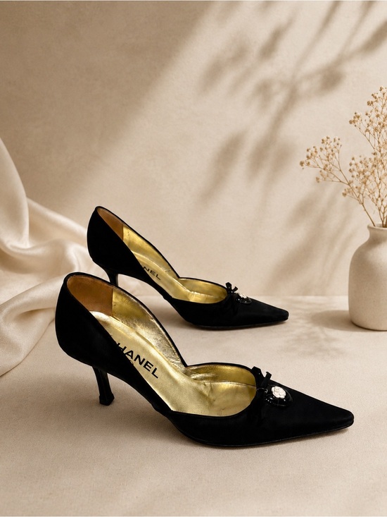 CHANEL Shoes - Chanel Vintage Black Camellia Pointed Toe Heels Pumps Sz 37.5 w/ Chanel Dust Bag